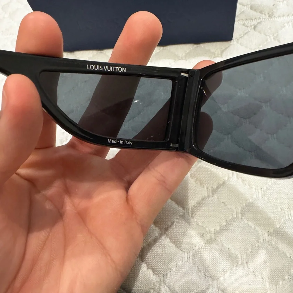 Louis Vuitton sunglasses - Picture 3 of 4
